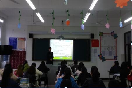 我校舉辦幼兒園早期閱讀專題培訓(xùn)會(huì)